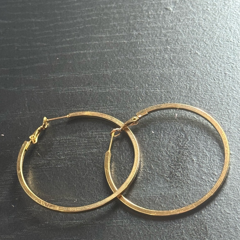 Elegant Gold Hoop Earrings